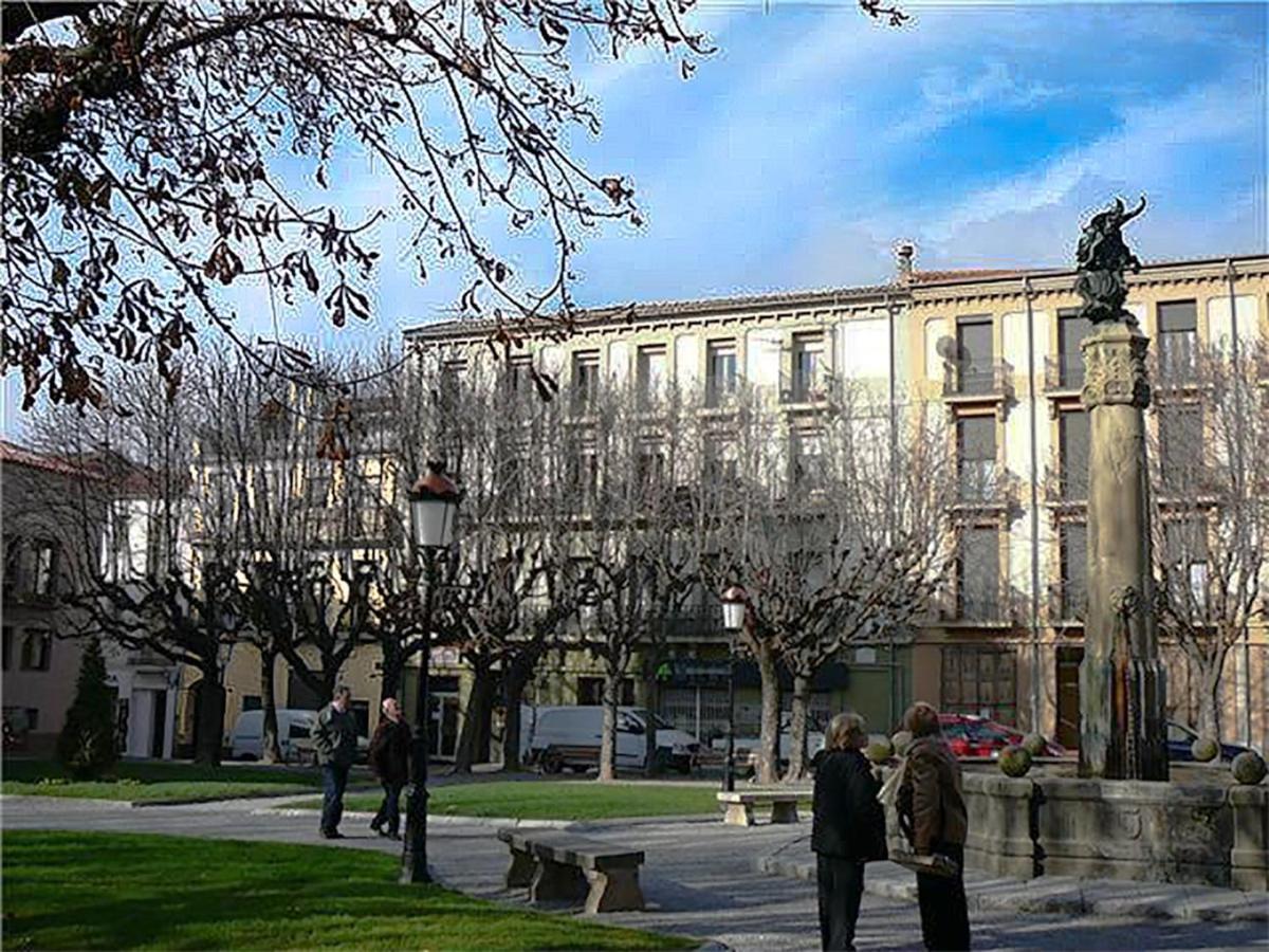 Casa Matilda - Apartamento Con Chimenea, Vistas, Rustico-Elegante En El Centro Sant Joan de les Abadesses Buitenkant foto